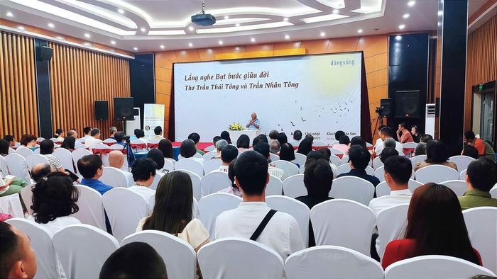 Buổi tọa đàm thu hút gần 200 người từ nhiều tỉnh thành, độ tuổi tham gia