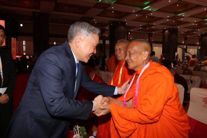 Phó Thủ tướng thường trực Chính phủ Nguyễn Hòa Bình gặp gỡ các đại biểu trong nước và quốc tế tham dự lễ bế mạc Đại lễ Phật đản Liên hợp quốc lần thứ 20 - Vesak 2025. Ảnh: Thanh Vũ-TTXVN