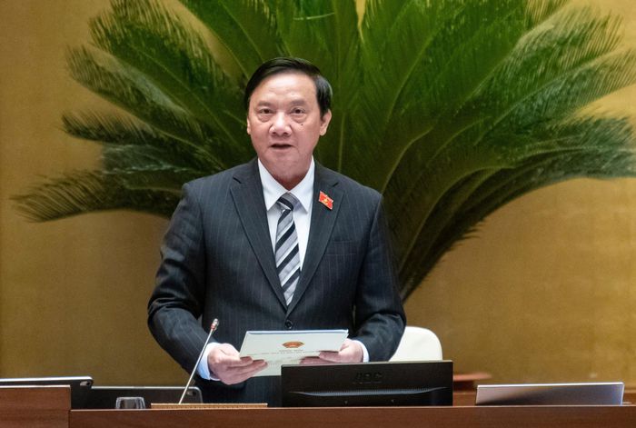 Phó Chủ tịch Quốc hội Nguyễn Khắc Định điều hành Phiên họp.