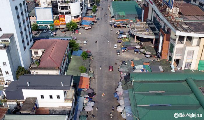 Sau 1 tháng ra quân cao điểm, tuyến đường Lê Hồng Sơn đã thông thoáng trở lại. Ảnh: Q.A