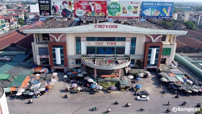 Trước chợ Vinh cũng đã không còn tình trạng chiếm dụng. Ảnh: Q.A