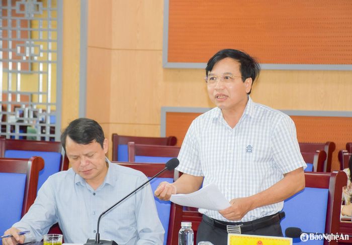 Phó Chủ tịch HĐND tỉnh Nguyễn Như Khôi phát biểu tại phiên thẩm tra. Ảnh: T.L