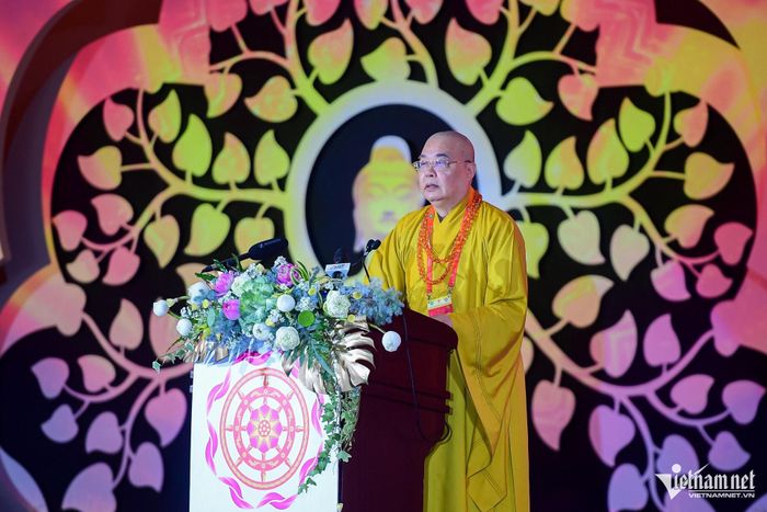 Phát biểu bế mạc, Phó Chủ tịch Thường trực Hội đồng Trị sự Giáo hội Phật giáo Việt Nam Hòa thượng Thích Thanh Nhiễu cho biết, Đại lễ Vesak Liên hợp quốc lần thứ 20 long trọng diễn ra tại TP.HCM đúng vào dịp cờ hoa rực rỡ tưng bừng kỷ niệm 50 năm ngày thống nhất đất nước.