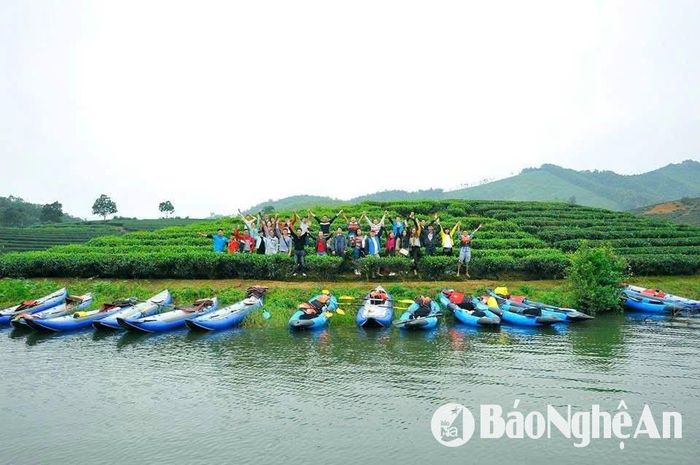 Đến với vùng Đảo Chè - Cầu Cau, xã Thanh An, huyện Thanh Chương, mọi du khách đều có ấn tượng tốt với phong cảnh thiên nhiên nơi đây. Ảnh: Nguyễn Văn Diện (Trung tâm VH-TD-TT huyện Thanh Chương)