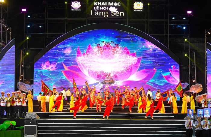Một tiết mục tại Lễ khai mạc Lễ hội Làng Sen năm 2024. Ảnh tư liệu: Thành Cường