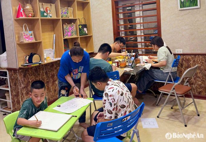 Không gian lớp học thân thiện tạo cho học sinh thoải mái như ở trong chính gia đình. Ảnh: G.A