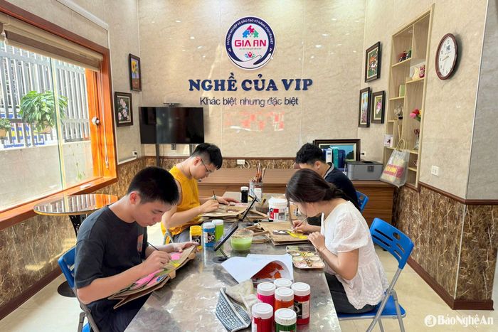 Câu lạc bộ Gia An - Hướng nghiệp nghề của VIP được ra đời với mong muốn trao cơ hội để những trẻ đặc biệt được phát triển bản thân. Ảnh: G.A