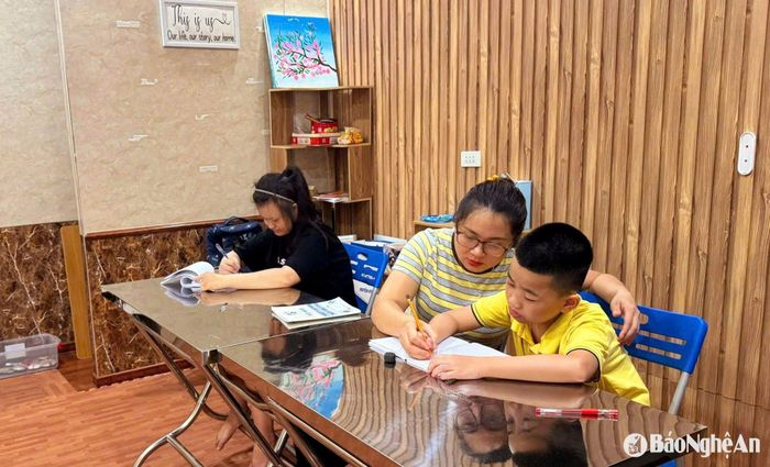Sự yêu thương của thầy, cô và gia đình giúp những đứa trẻ đặc biệt được lớn lên theo cách riêng của mình. Ảnh: G.A