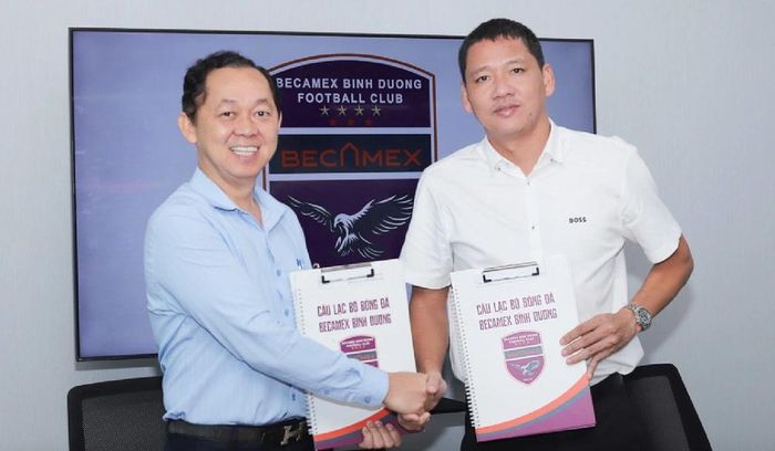 B.Bình Dương cũng như SHB Đà Nẵng và Hà Nội FC, sở hữu HLV thứ 3 trong mùa này với sự có mặt của Anh Đức. Ảnh: BBD
