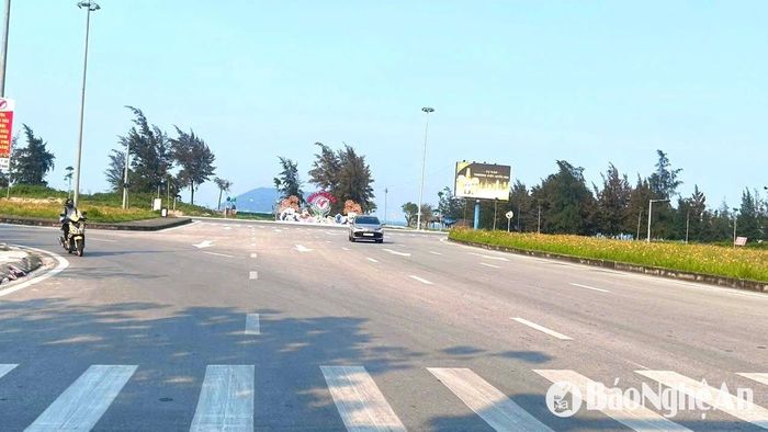 Đại lộ Vinh - Cửa Lò thông thoáng chào đón khách du lịch. Ảnh: Trân Châu