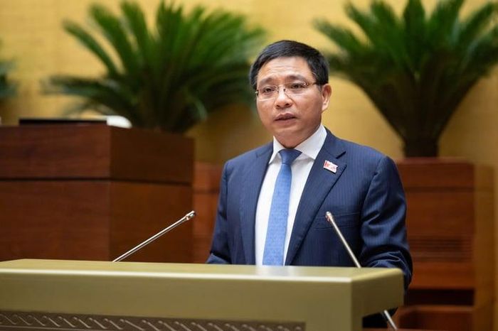 Bộ trưởng Tài chính Nguyễn Văn Thắng báo cáo trước Quốc hội sáng nay. (Ảnh: quochoi.vn)