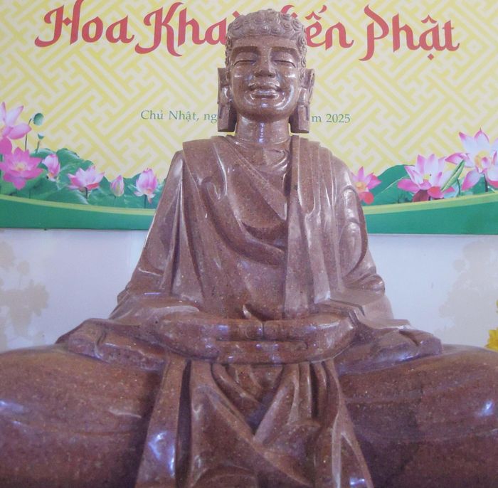 Tượng Phật tổ đang được trung bày tại Trung tâm Văn hóa Phật giáo Liễu Quán (15A, Lê Lợi, thành phố Huế)