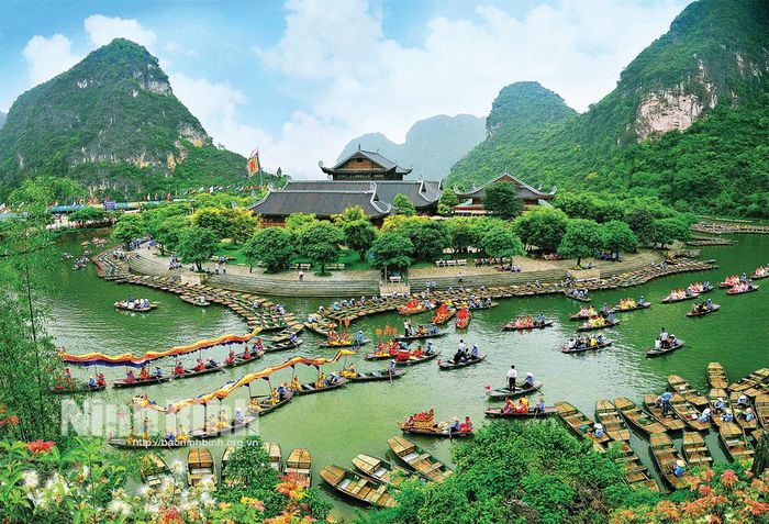 Di sản Văn hóa và Thiên nhiên thế giới Tràng An - nơi văn hóa giao thoa với sự kỳ diệu, bí ẩn và hùng vĩ của tự nhiên. Ảnh: Mạnh Thắng