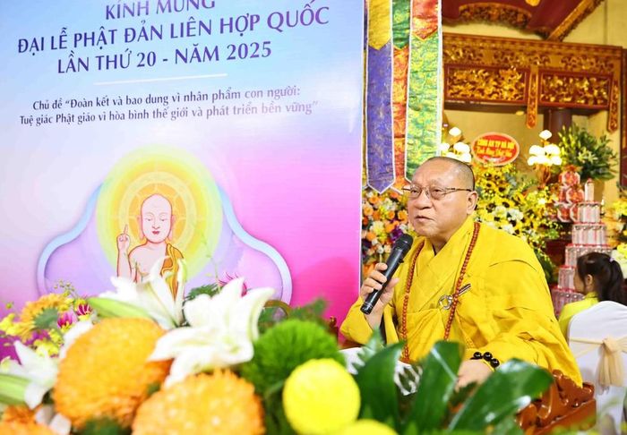 Hòa thượng Thích Gia Quang, Phó Chủ tịch Hội đồng trị sự, Trưởng ban Thông tin Truyền thông T.Ư GHPGVN đọc diễn văn. Ảnh: Minh Đức – TTXVN