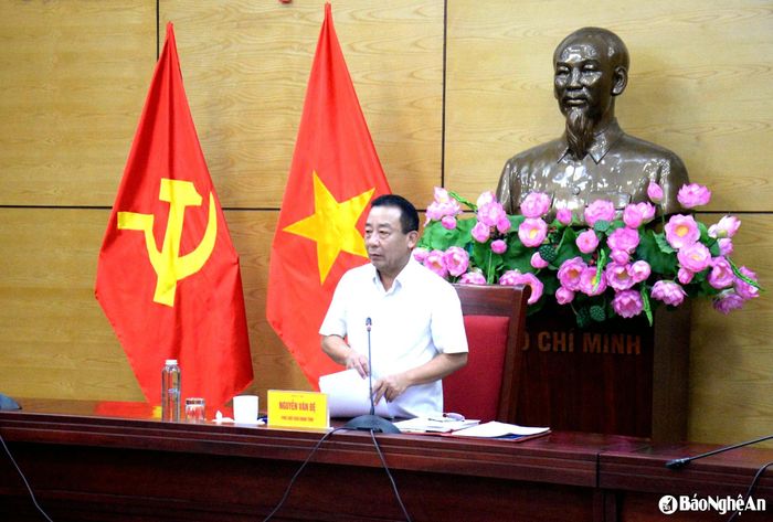 Phó Chủ tịch UBND tỉnh Nguyễn Văn Đệ chủ trì cuộc họp. Ảnh: Xuân Hoàng