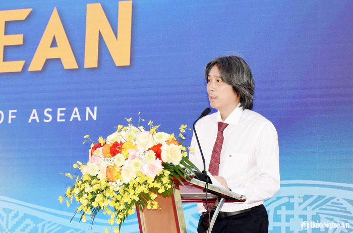 Đồng chí Ngô Tuấn Phong – Phó Cục trưởng Cục Mỹ thuật, Nhiếp ảnh và Triển lãm phát biểu khai mạc triển lãm. Ảnh: Công Kiên