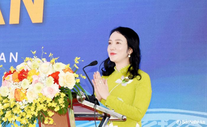 Đồng chí Trần Thị Mỹ Hạnh - Ủy viên Ban Chấp hành Đảng bộ tỉnh, Giám đốc Sở Văn hóa, Thể thao và Du lịch phát biểu tại lễ khai mạc. Ảnh: Công Kiên