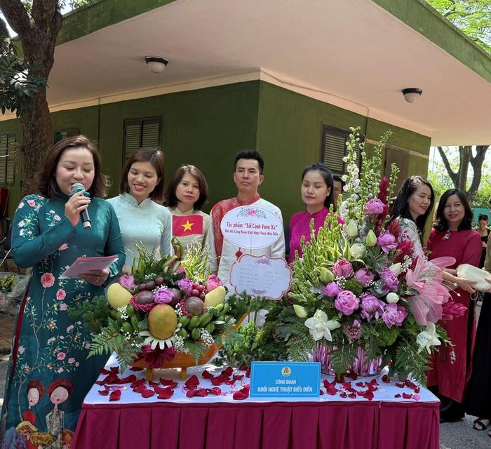 Khối Nghệ thuật biểu diễn thuyết trình tác phẩm dự thi