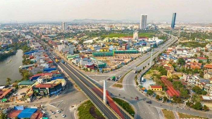 Nút giao thông trọng điểm trên tuyến đường vận tải quan trọng nối Hải Phòng với Hà Nội và các tỉnh phía bắc. (Ảnh: ĐÀM THANH)