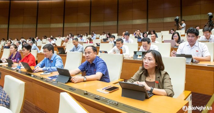 ĐBQH đoàn Nghệ An tại phiên làm việc sáng 13/5 ở Hội trường Diên Hồng, Nhà Quốc hội. Ảnh: Nghĩa Đức