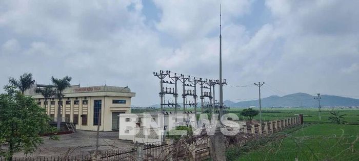 Hiện trường vụ ăn cắp dây cáp điện tại Kinh Môn. Ảnh: Mạnh Minh/TTXVN