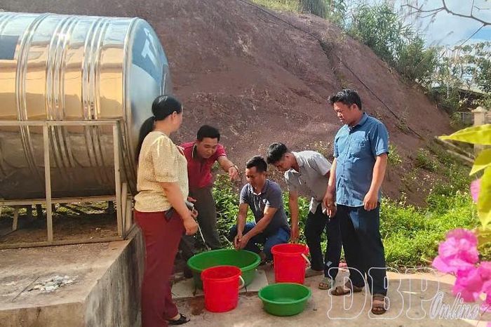 Nước sinh hoạt hợp vệ sinh góp phần nâng cao sức khỏe nhân dân. 