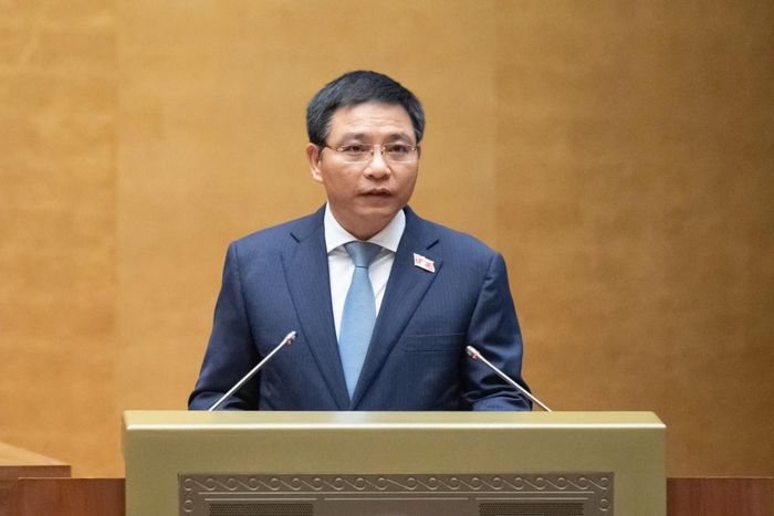 Bộ trưởng Bộ Tài chính Nguyễn Văn Thắng trình bày tờ trình tại Quốc hội.