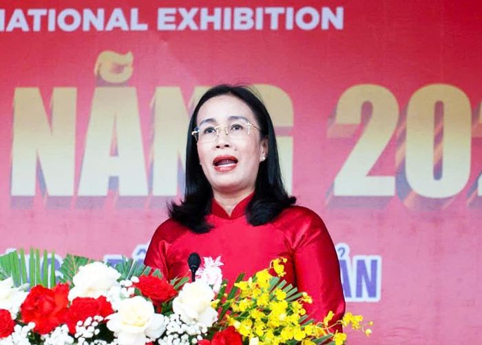 Phó Chủ tịch UBND TP Đà Nẵng Nguyễn Thị Anh Thi phát biểu tại lễ khai mạc Triển lãm.
