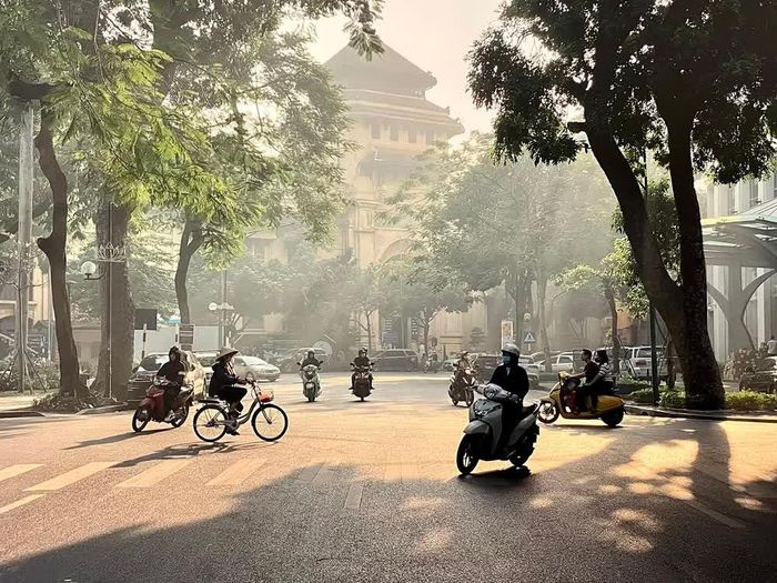 Tác phẩm “Bình minh trên phố Lý Thường Kiệt” (2024) của Nicolas Cornet