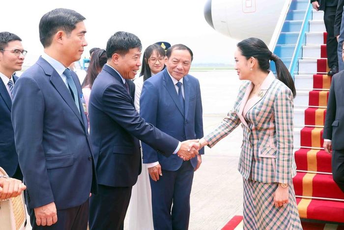 Lễ đón Thủ tướng Thái Lan Paetongtarn Shinawatra tại Sân bay Quốc tế Nội Bài, Hà Nội.