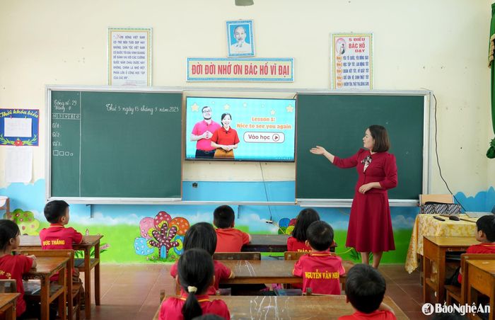 Giờ học của học sinh Trường Tiểu học Tam Quang 2 (Tương Dương). Ảnh: Mỹ Hà