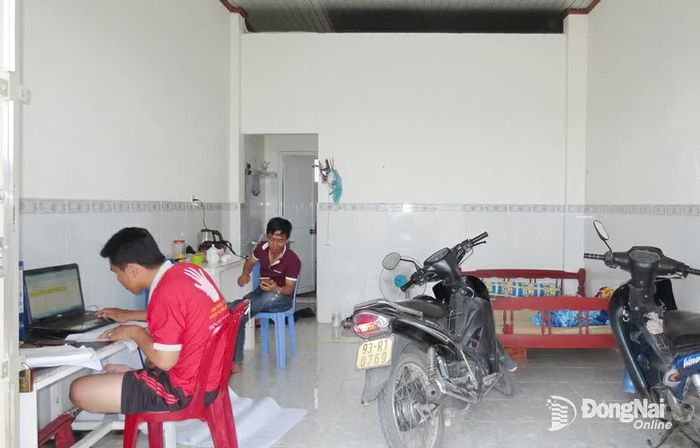 Nhiều gia đình rơi vào tình cảnh vợ hoặc chồng thất nghiệp và gánh nặng kinh tế không hề nhỏ. Ảnh: Thanh Hải