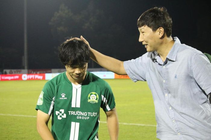 Nhiều CĐV hy vọng HLV Kim Sang Sik vẫn chưa quên Công Phượng. Ảnh: TTBP