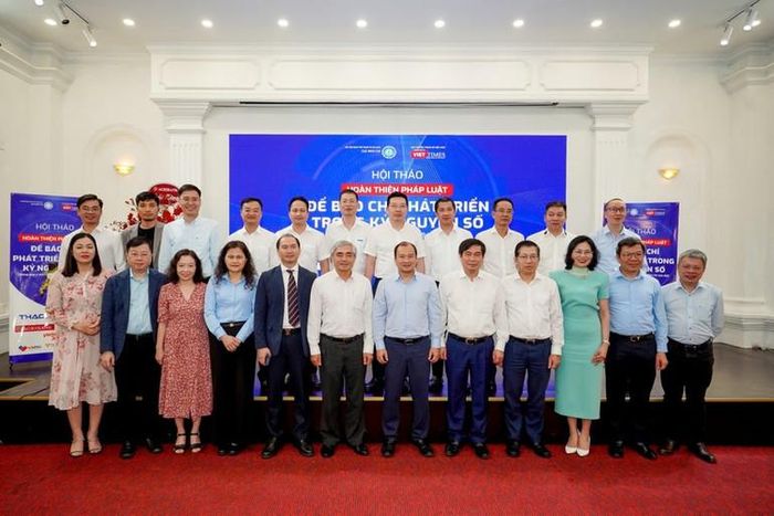 Các đại biểu tham dự hội thảo.