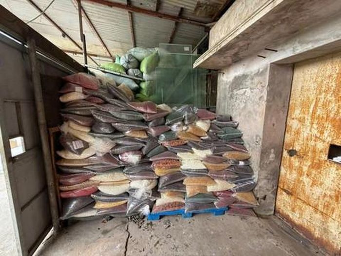 Thực phẩm chức năng giả chất thành đống trong các kho chứa