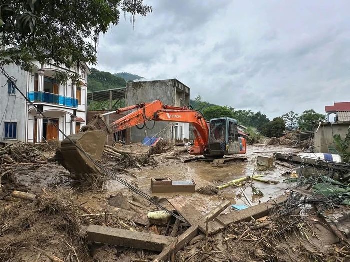 Thiệt hại về cơ sở hạ tầng do lũ quét ở huyện Ba Bể (tỉnh Bắc Kạn), ngày 18-5. Ảnh: CTV