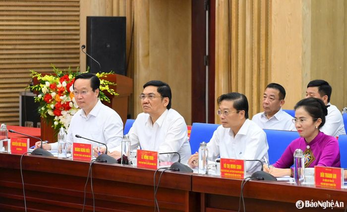 Các đồng chí lãnh đạo tỉnh Nghệ An tại cuộc làm việc. Ảnh: Thành Cường