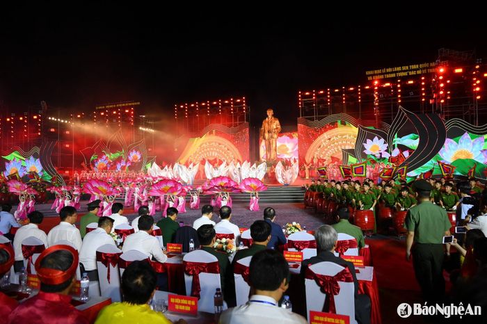 Chương trình nghệ thuật chào mừng Lễ hội Làng Sen năm 2025. Ảnh: Thành Cường