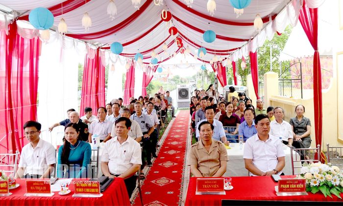 Các đại biểu dự lễ công bố.