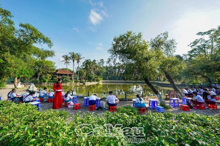 Không gian cuộc thi vẽ tranh “Bác Hồ với thiếu nhi”.