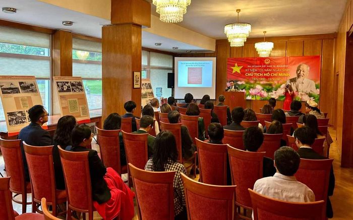 Đại sứ quán Việt Nam tại Bulgaria kỷ niệm 135 năm Ngày sinh Chủ tịch Hồ Chí Minh.