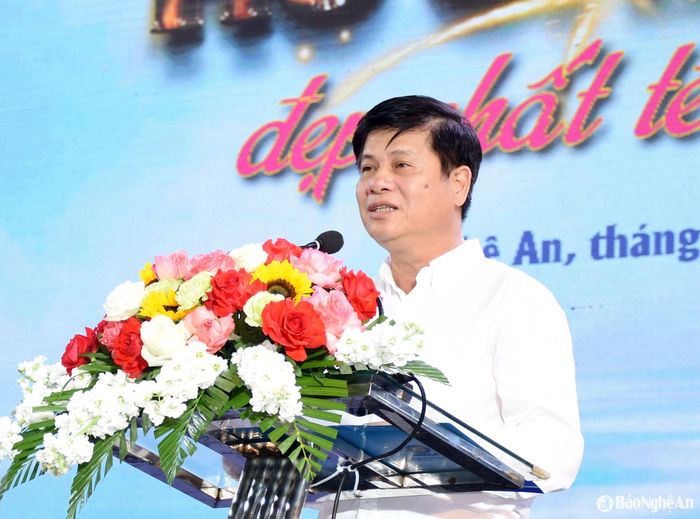 Đồng chí Bùi Kỳ Đà – Phó Giám đốc Trung tâm Triển lãm văn hóa nghệ thuật Việt Nam phát biểu tổng kết triển lãm. Ảnh: Công Kiên