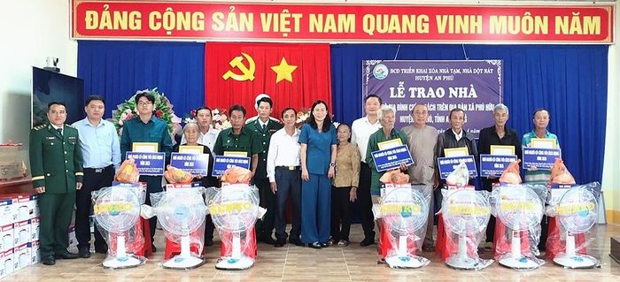 Huyện An Phú đẩy mạnh triển khai Chương trình xóa nhà tạm, nhà dột nát