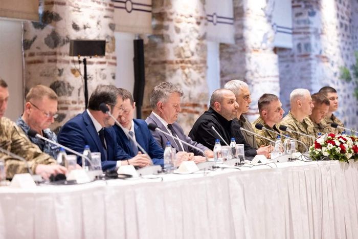 Phái đoàn cấp cao Ukraine tại cuộc đàm phán. Ảnh: Izvestia