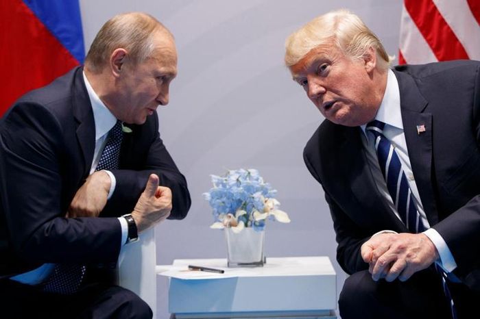 Các tín hiệu đàm phán hiện nay vừa chịu ảnh hưởng từ định hướng của chính quyền Trump, vừa dựa vào đề xuất ban đầu của Nga tại Istanbul Trong ảnh: Tổng thống Mỹ Donald Trump gặp Tổng thống Nga Vladimir Putin tại Hội nghị Thượng đỉnh G20 ở Hamburg, Đức năm 2017. Ảnh: AP