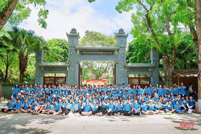  Học sinh được hưởng các chính sách học bổng ưu đãi. 