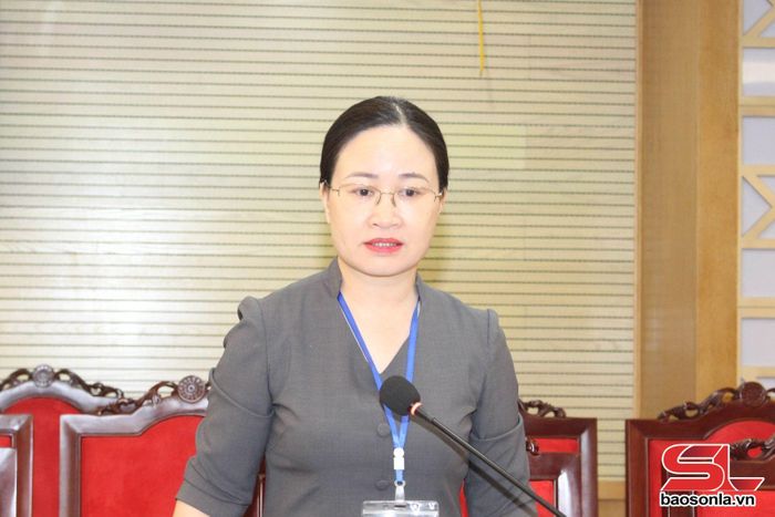 Lãnh đạo Sở Tư pháp phát biểu tại cuộc họp.
