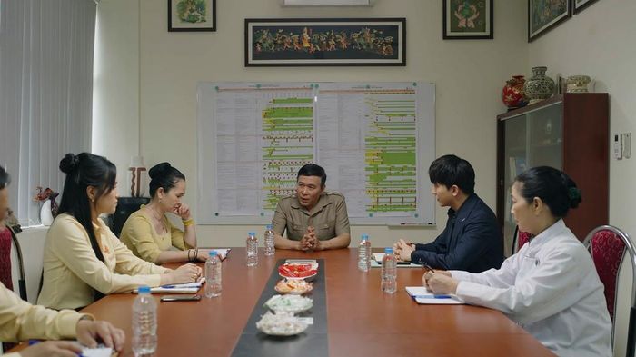 Một điểm thú vị nữa là trong "Dịu dàng màu nắng", vợ chồng NSND Lan Hương – NSƯT Đỗ Kỷ trở lại màn ảnh trong vai... vợ chồng. Ảnh: VFC