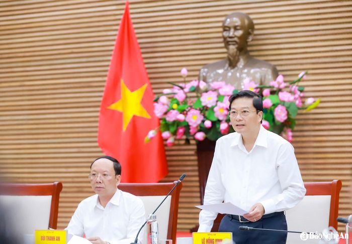 Đồng chí Lê Hồng Vinh - Phó Bí thư Tỉnh ủy, Chủ tịch UBND tỉnh kết luận nội dung phiên họp thường kỳ UBND tỉnh. Ảnh: Thành Duy