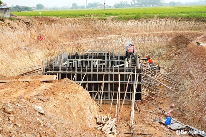 Trạm bơm tại xã Sơn Thành đang được thi công. Ảnh: Tiến Đông